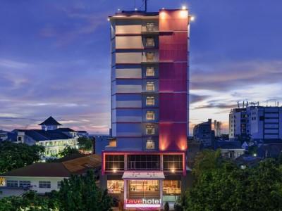 Hotel Aston Pantai Losari 3*