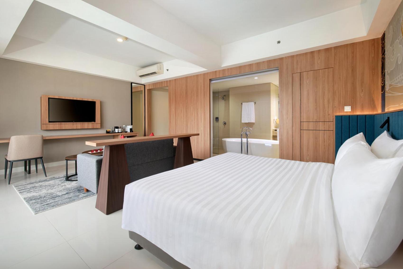 Hotel Aston Pantai Losari 3*