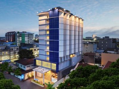 Aston Pantai Losari 3*